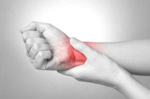 Georgia Truck Accident Lawyer Dans Signs Of Wrist Fracture after A Car Accident