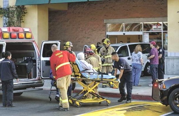 Car Accident Lawyer In Warrick In Dans Fresno Visalia Bakersfield Accidents Minivan Runs Into Grocery Store