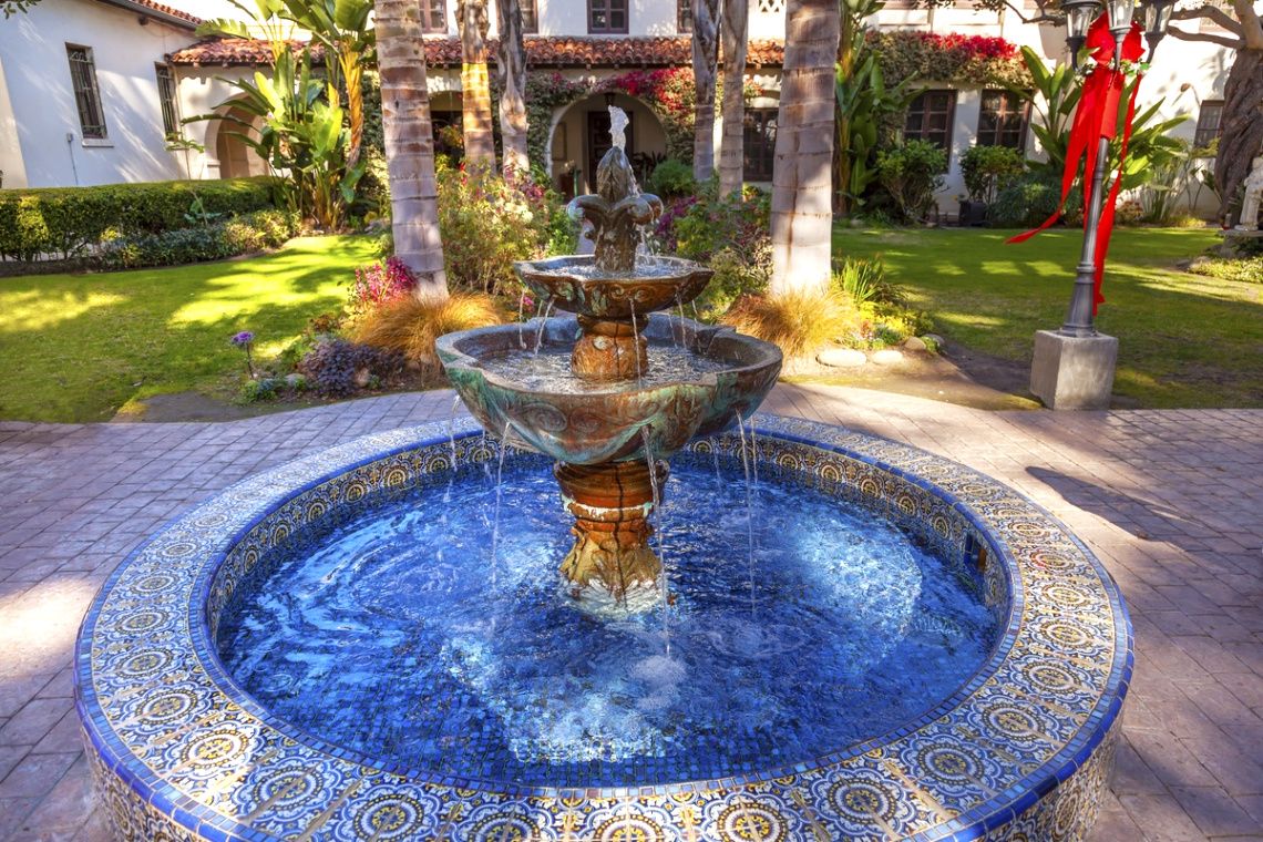 Car Insurance In Ventura Ca Dans Mexican Tile Fountain Garden Mission San Buenaventura Ventura Ca